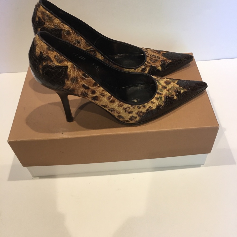 Slightly worn Donald Pliner heels. Made in Italy. - Picture 1 of 4